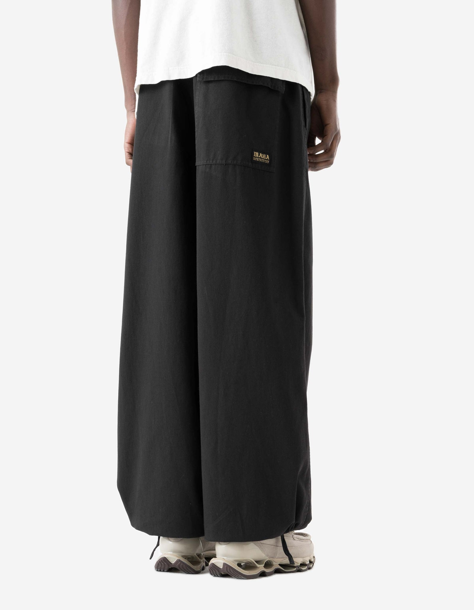 7589 Maha Loose Pleated Pants Black