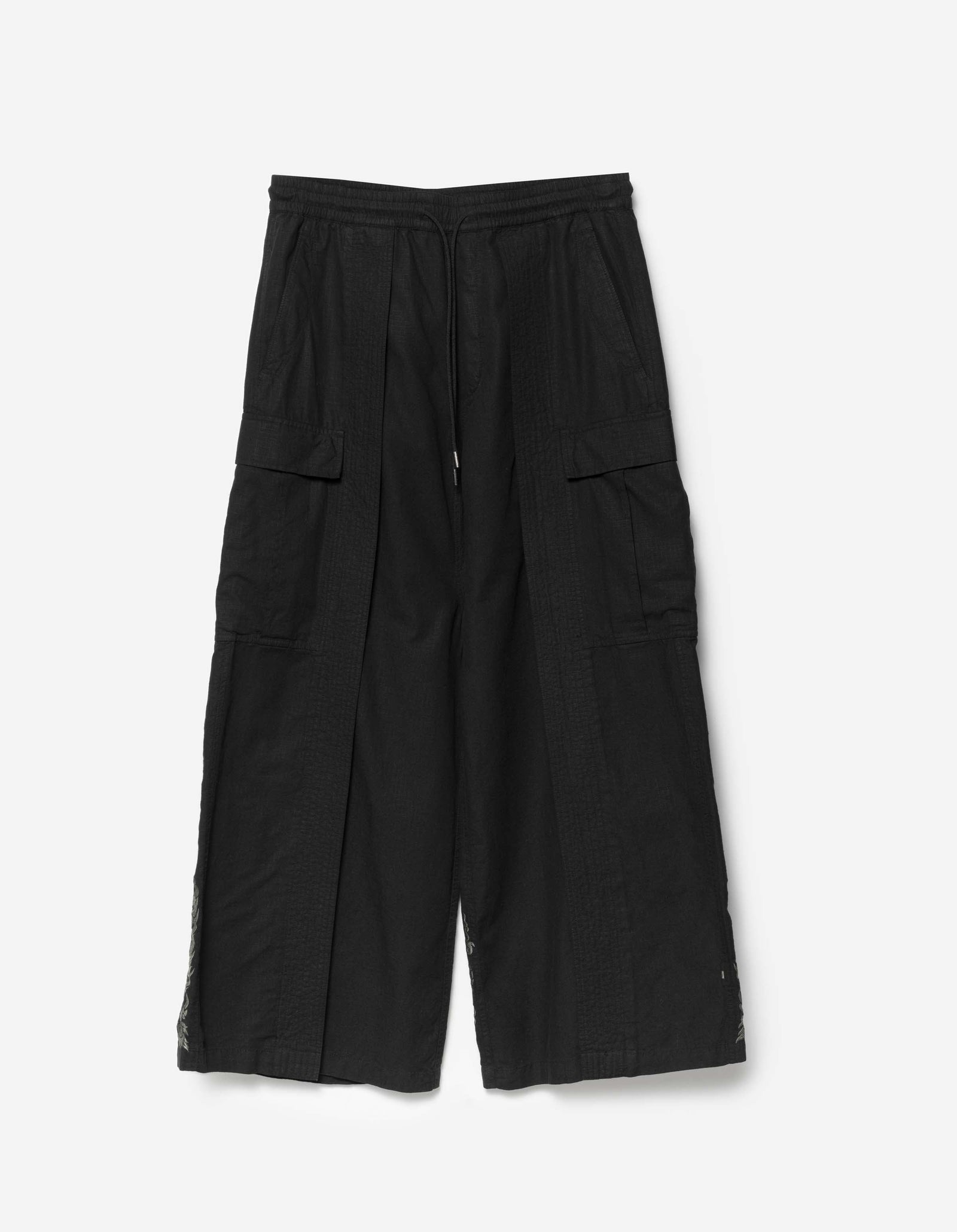 7688 Thai Temple Cropped Hakama Black