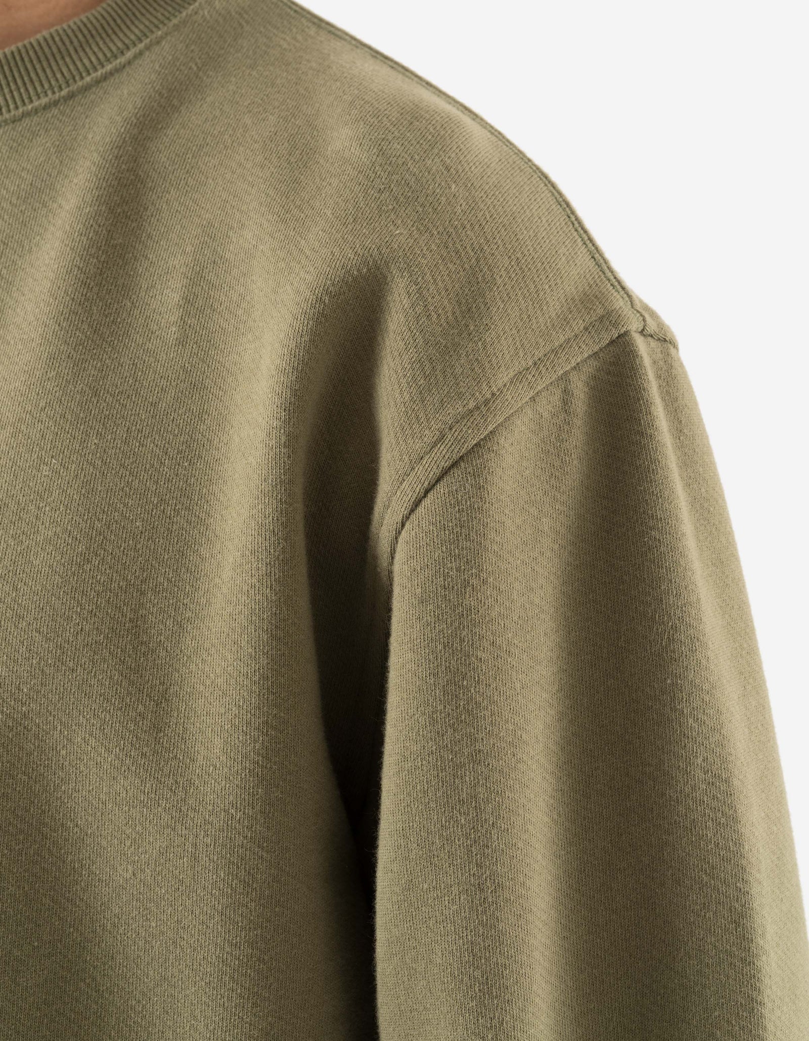 7549 Maha Script Crew Sweat Olive OG-107F