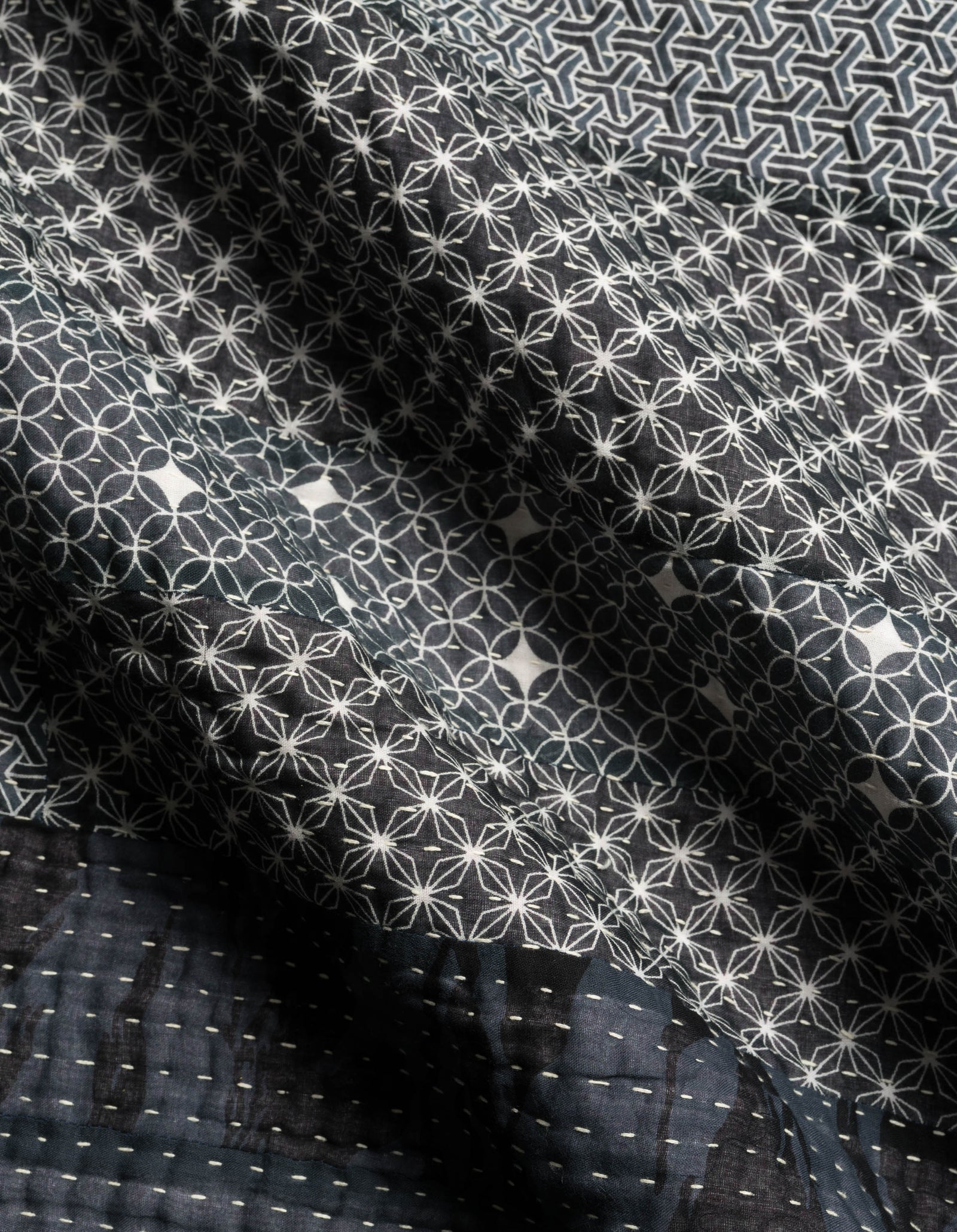 7611 Maha Rice Stitch Blanket Navy/Ecru