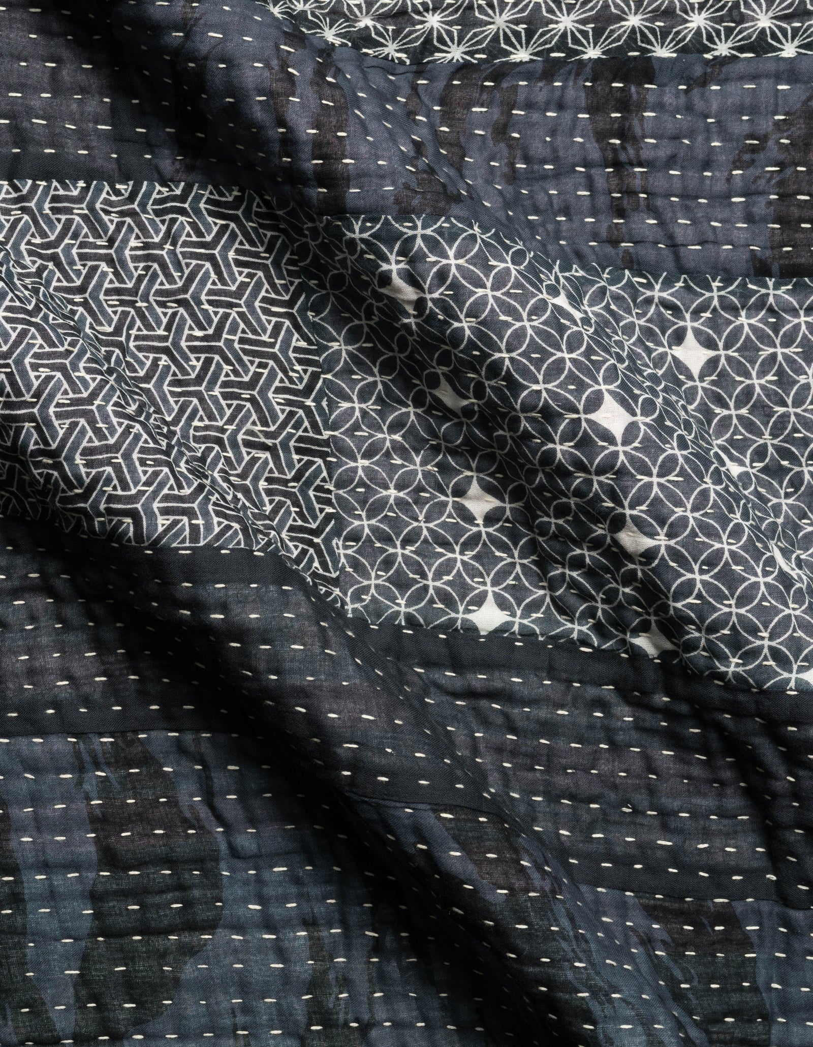 7611 Maha Rice Stitch Blanket Navy/Ecru