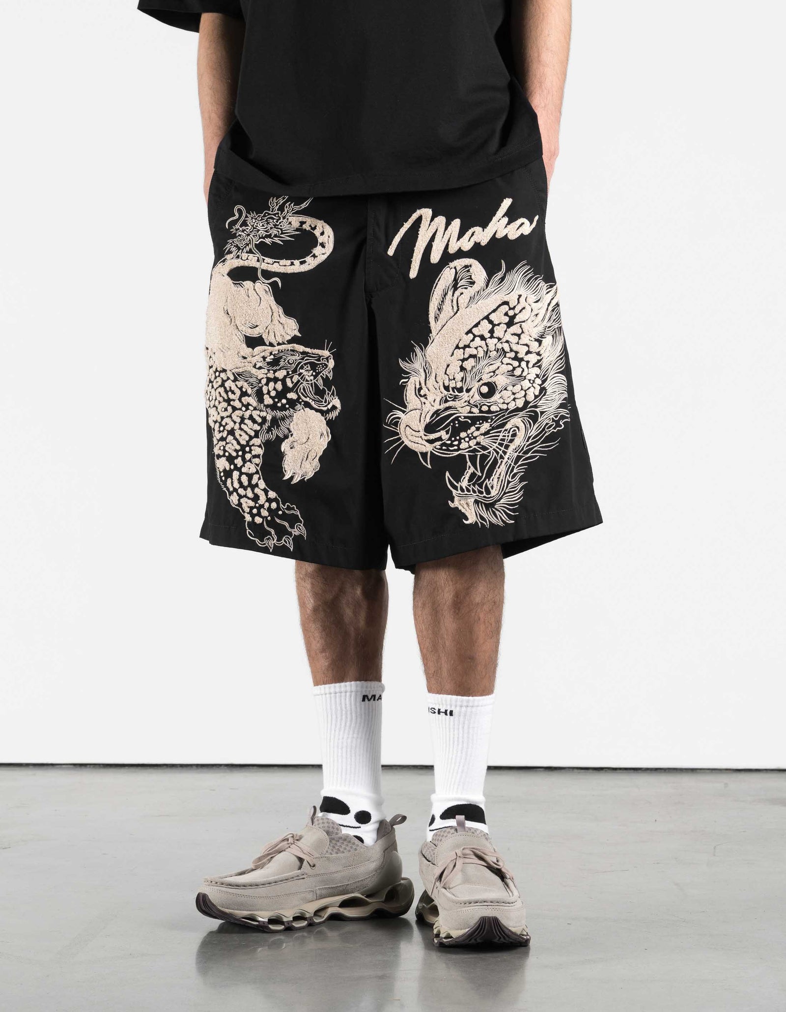 7337 Chimera Oversized Snoshorts Black