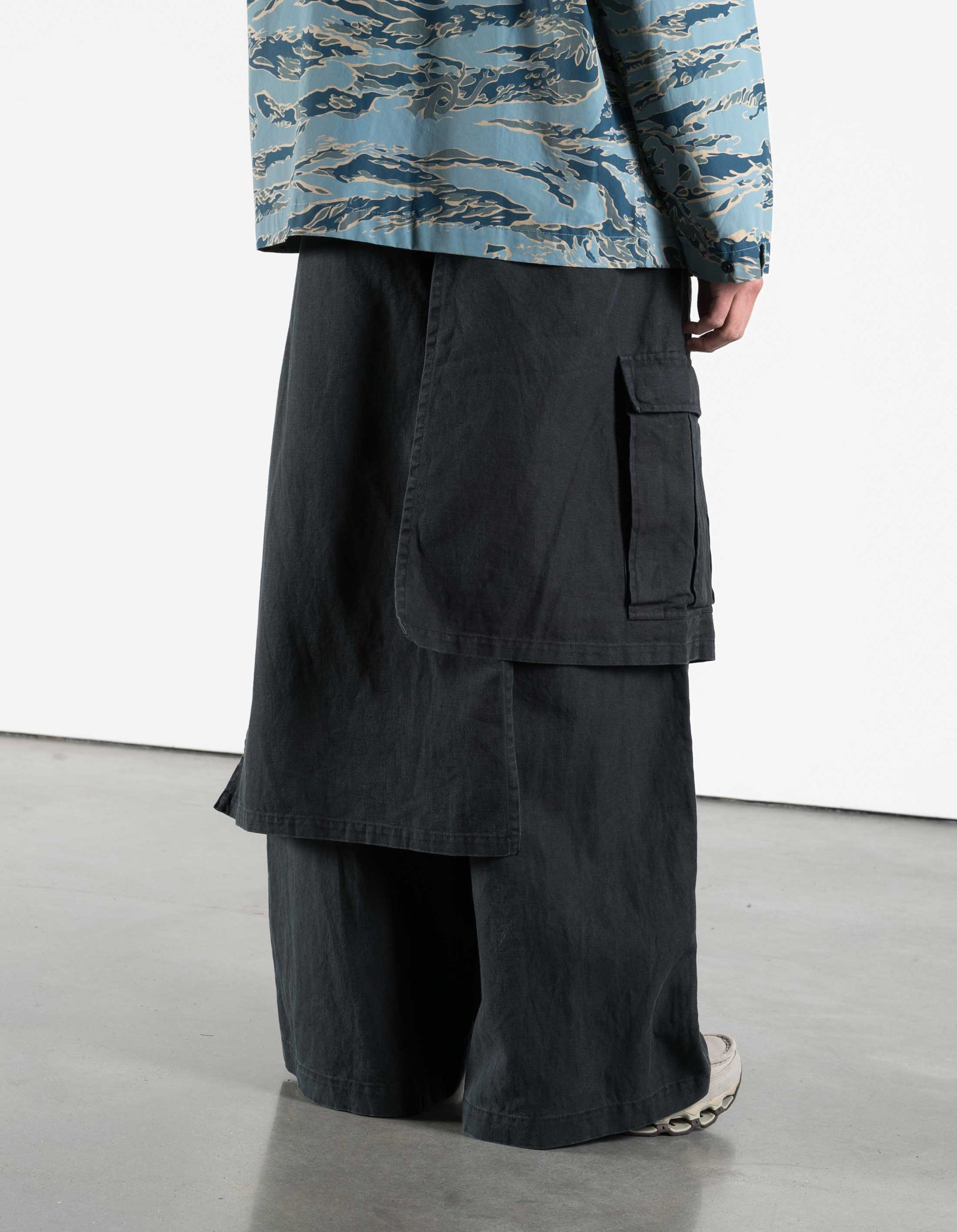 7398 WR Asym Cargo Hakama Pants Black